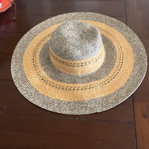 Beautiful grey and yellow straw hat - Picture 4 of 8
